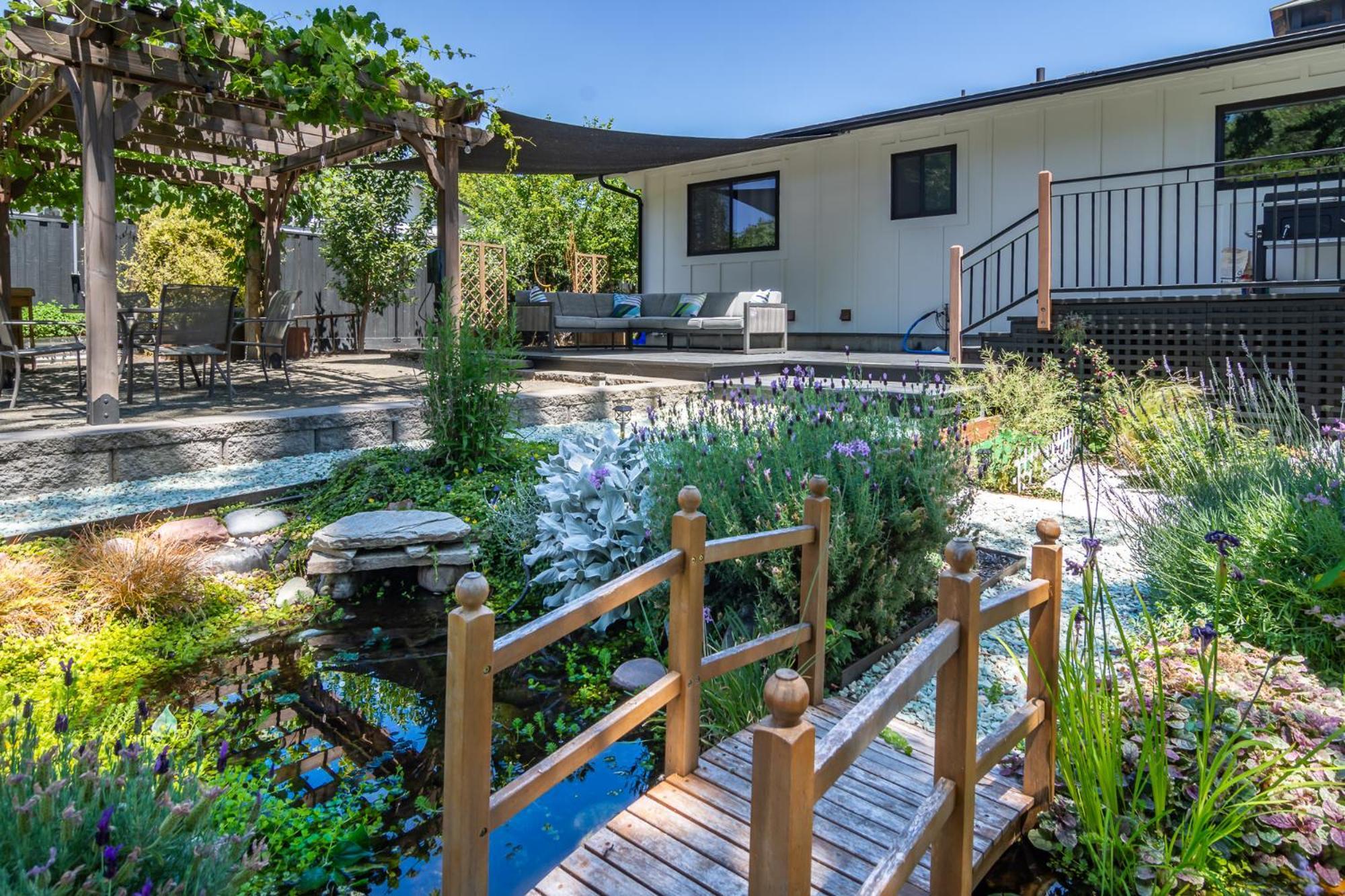 Chic Rv Retreat, Stunning Yard In Roseburg Hotel Exterior photo