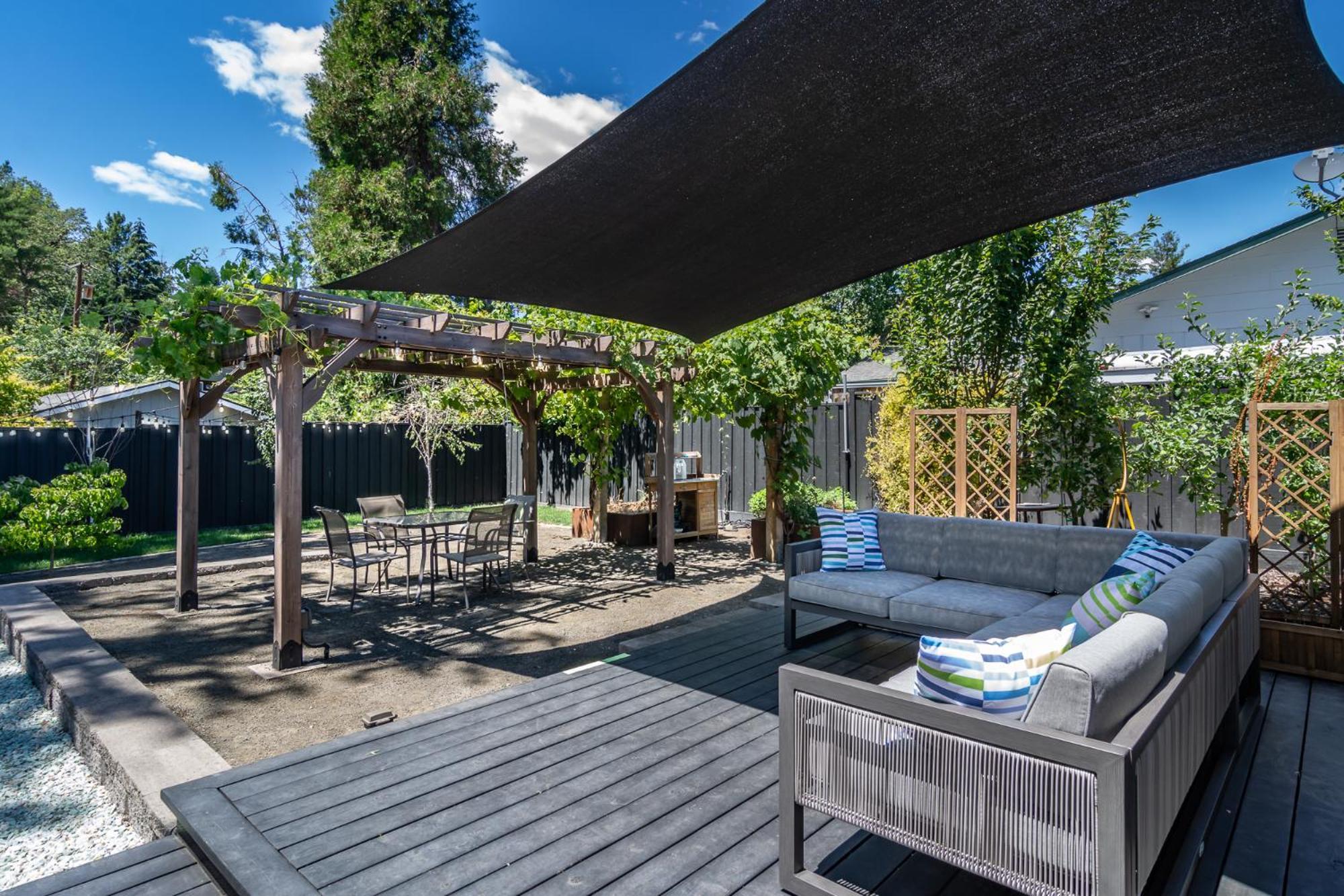 Chic Rv Retreat, Stunning Yard In Roseburg Hotel Exterior photo